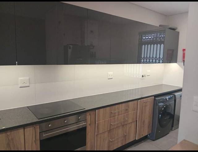 2 BEDROOM PROPERTY TO RENT IN MENLO PARK